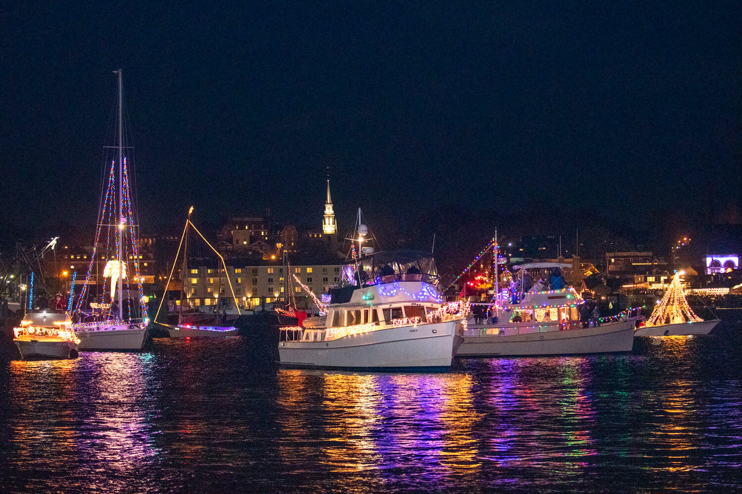 Newport kicks off the season with Illuminated Boat Parade EastBayRI